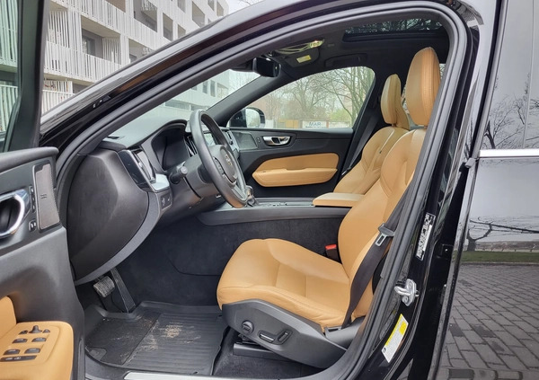 Volvo XC 60 cena 144900 przebieg: 66893, rok produkcji 2019 z Warszawa małe 781